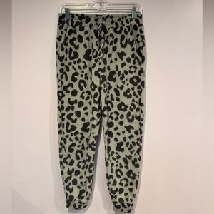 Lush‎ Cheetah boutique soft joggers